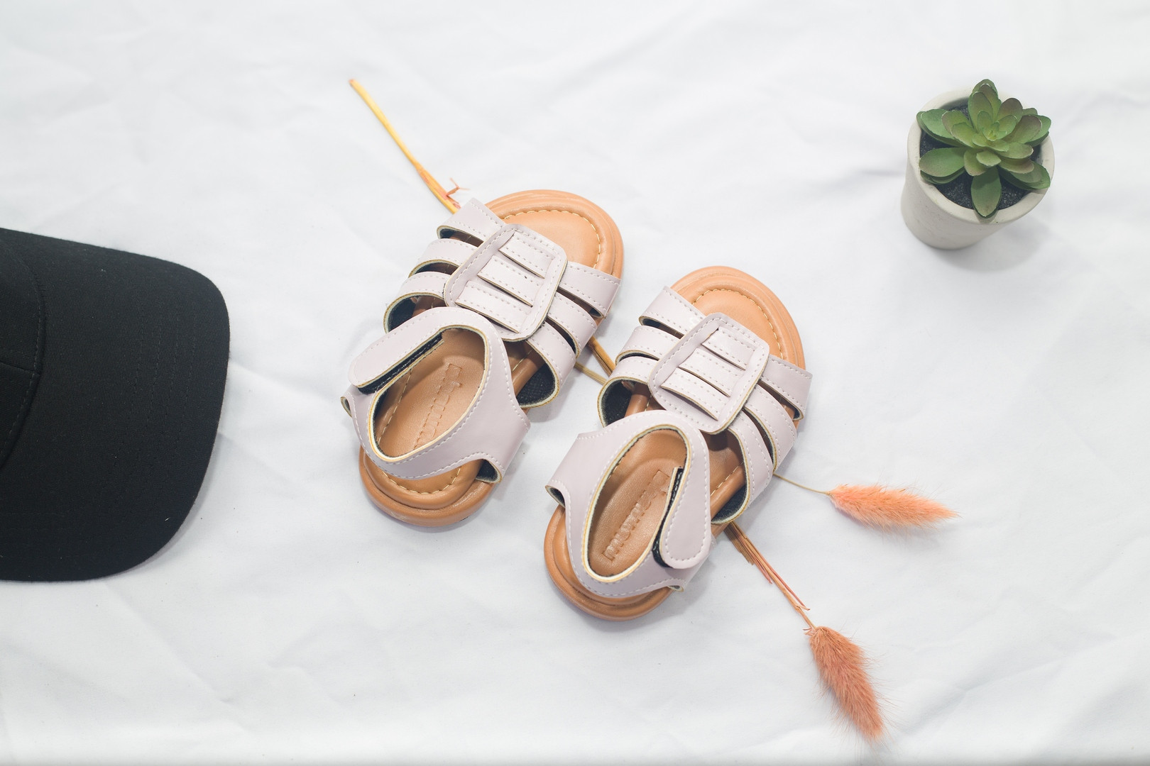 FOTO PRODUK SEPATU ANAK KECIL